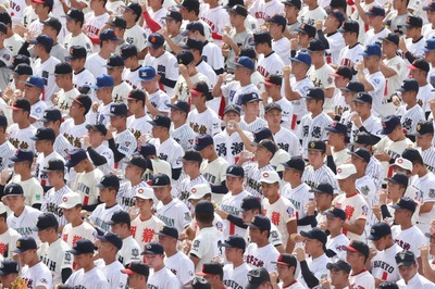 【悲報】甲子園の開会式で体調不良の花巻東・金野が入院　無駄な開会式で選手を一人潰した模様