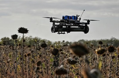 【速報】ウクライナ、太陽光で半永久的に殺戮を続けるAIドローン生産を開始　一方、ロシアは太陽光不要の半永久的に動く北朝鮮兵で対抗