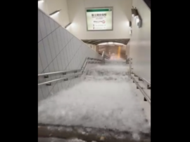 【超速報】東京、雨が降りすぎてで駅がスプラッシュマウンテンになってしまうｗｗ