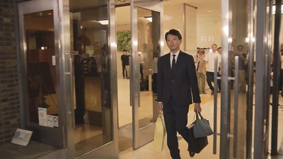 【悲報】兵庫・斎藤知事が最後の退庁「退職セレモニー、花束もなく」