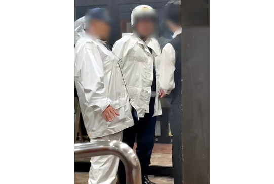 中国人観光客が雨宿りから追い出されてあり得ないと香港報道→内容:焼肉店「閉店時間だから無理」中国人観光客「ふざけるな」店側が警察に通報