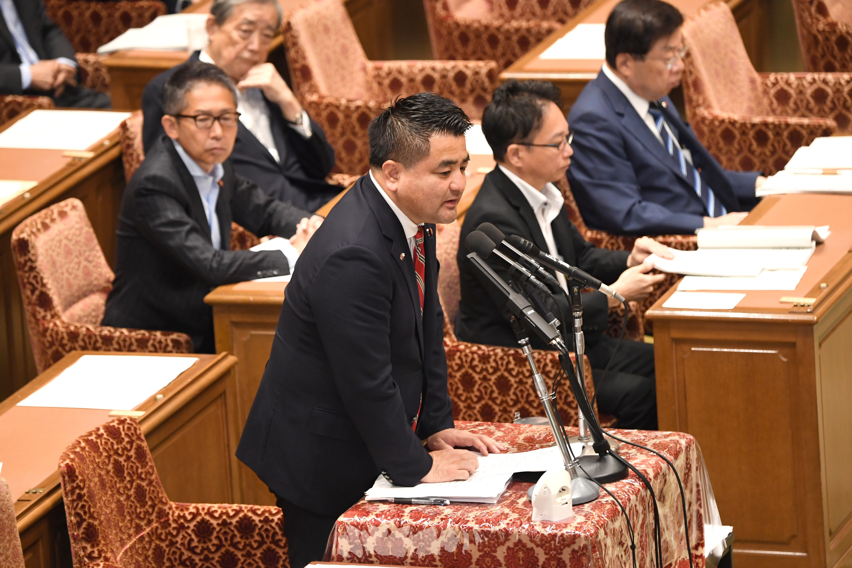 立憲民主党「パーティー禁止法案は否決されました」 おかしいな、ちっとも悔しそうではない・・・