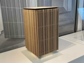 【速報】シャープ家電復活を賭けた力作「空気清浄機55万円」を発表　隈研吾氏がデザイン「使用している木材を考えると高くない」