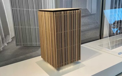 【速報】シャープ家電復活を賭けた力作「空気清浄機55万円」を発表　隈研吾氏がデザイン「使用している木材を考えると高くない」