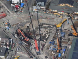 【八潮県道陥没】最新ヘリ写真が報じられ衝撃「こんな状態かよ」　安否が分からない運転手を捜索する為に慎重な工事が進められている