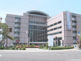 中学生が修学旅行中に「大地の芸術祭の作品」を破壊→新潟市が税金で674万円賠償で和解　作者「誰でも若いうちは、ちょっとした失敗をするもの」
