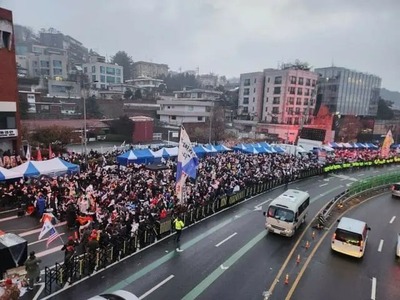 【速報】ソウルが一部麻痺するまで膨れ上がった韓国の賛否集会が今度は激化「カッターナイフを振り回す者が拘束」ガチで右派左派の殺し合いへ