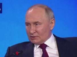 プーチン大統領「一気に蹴りをつけるのではなく、長期戦でじわじわウクライナを削る戦略をとる」