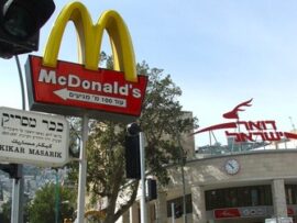 【紛争】イスラエル軍に食糧配布したマクドナルド、世界で不買され売上激減&株価下落