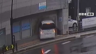 【画像】埼玉県川口市在住の中国人、警察から逃走して「日本の子ども達が頑張って勉強をしている塾」に突っ込む 【画像】埼玉県川口市在住の中国人、警察から逃走して「日本の子ども達が頑張って勉強をしている塾」に突っ込む