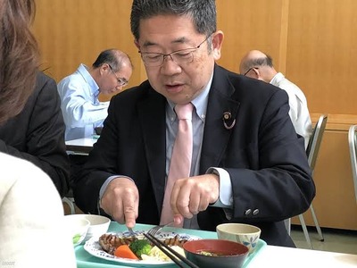 自民議員(新潟)「推しメシ、佐渡島の海鮮丼」共産市議(愛知)「こんな高級そうなやつ庶民は食べられん」