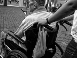 【悲報】外国人の中で国民の税金を利用したタダ乗りが流行、日本の健康・介護保険がおいし過ぎる！とうとう介護保険サービスにも手が及んだ模様・・・