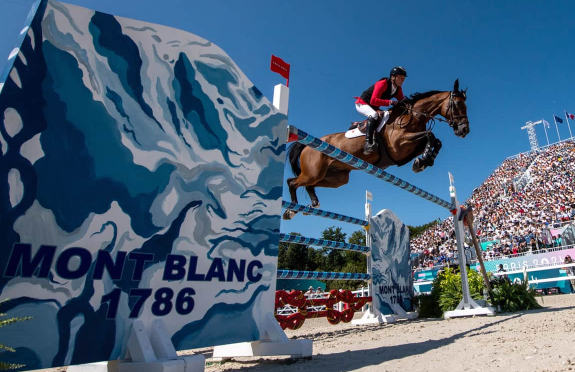 【パリ五輪/馬術】決勝で馬術日本代表選手、お馬さんのことを考えて途中棄権　世界中から称賛の声「労うように撫でていた姿を見て胸が熱くなった」