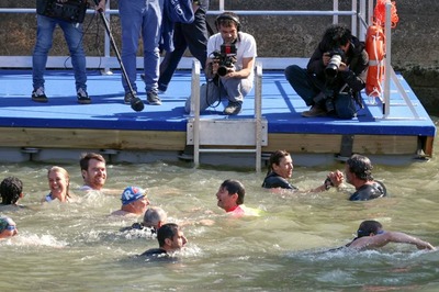 【緊急】パリ五輪、セーヌ川の汚染がエグすぎてトライアスロンは延期決定「ドブやでこれ」