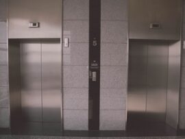 【速報】エレベーター内で大便をした男性、管理会社に無断で写真公開され自殺　遺族「故意ではないという証明書発行して」晒し行為で処理なしはアウト