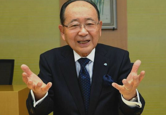 【悲報】小林製薬の会長辞任は実質ポーズ　特別顧問に就任して月200万円の報酬※同社の通常顧問への報酬は50万円