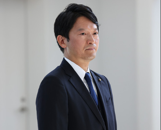 【速報】斎藤元彦知事の側近「首をつりますよ」と脅迫して辞職迫るも→ 知事「メンタルヘルスケアを利用してください」1ミリも響かずwwww 【速報】斎藤元彦知事の側近「首をつりますよ」と脅迫して辞職迫るも→ 知事「メンタルヘルスケアを利用してください」1ミリも響かずwwww