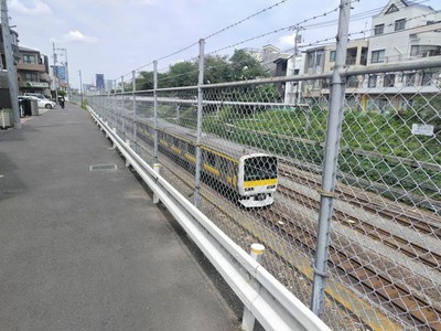 【東京】線路にごみ投げ入れのイタズラで電車遅延で5千人に影響→「くそガキか?」→ネパール国籍(25)でした 【東京】線路にごみ投げ入れのイタズラで電車遅延で5千人に影響→「くそガキか?」→ネパール国籍(25)でした