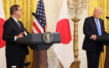 【日米首脳会談】トランプが先に退出はプロレスと判明「米国内に強いアメリカを見せただけ」→「退出先でグータッチで出迎えたトランプ氏は石破首相とニコニコｗ」