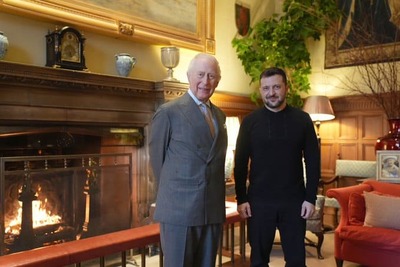 イギリスのチャールズ国王『ゼレンスキー大統領の服装は戦時中の国家にあるべき正装だ』